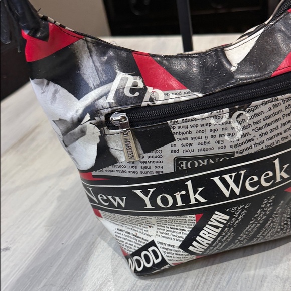 Marilyn Monroe Black and Red Shoulder Bag - Picture 6 of 11